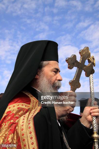 greek orthodox patriarch theophilus iii of jerusalem on theophany at qasr al yahud - qasr al yahud stock pictures, royalty-free photos & images