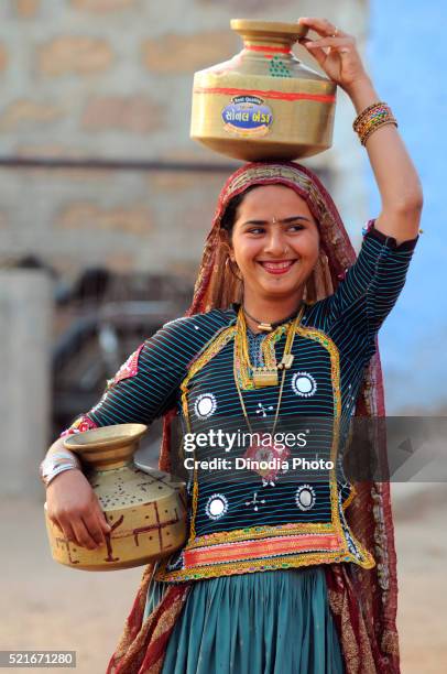 Bisham Rabari Rabari Girl Fotografías e imágenes de stock - Getty Images