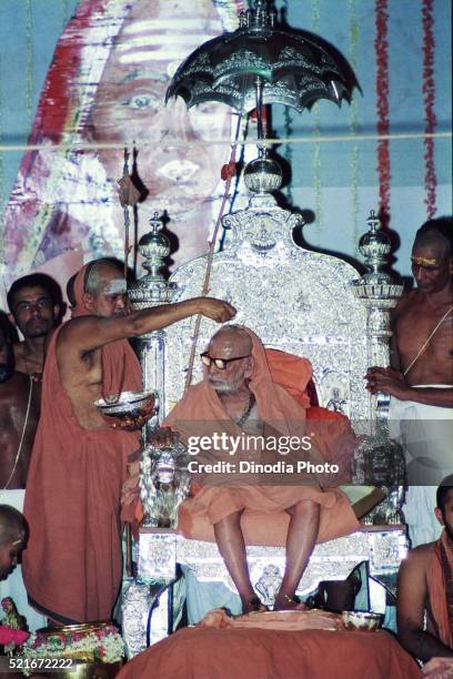 swarnabhisekham hundredth anniversary of kamakoti peetam sri chandrasekarandra saraswati swamigal in kanchipuram - saraswati stock-fotos und bilder