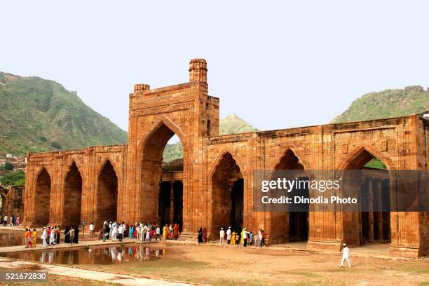 tourist at arhai din ka jhonpra, ajmer, rajasthan, india - アジメール ストックフォトと画像