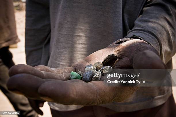 mining for tanzanite in tanzania - arusha national park stock pictures, royalty-free photos & images