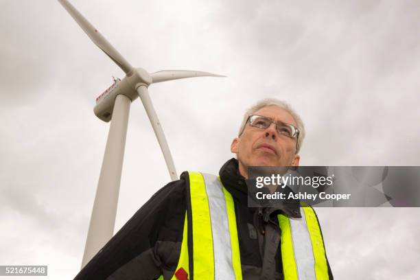 doug parr, chief scientist for greenpeace uk at gunfleet sands offshore wind farm - greenpeace stock pictures, royalty-free photos & images