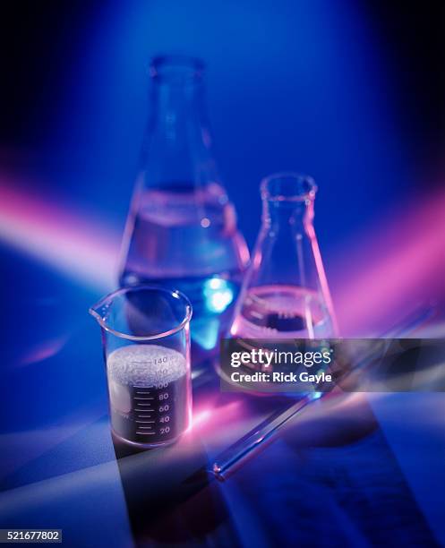 labware with chemicals - laboratory glassware stock-fotos und bilder