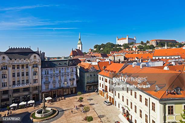 bratislava castle and cityscape - slowakei stock-fotos und bilder