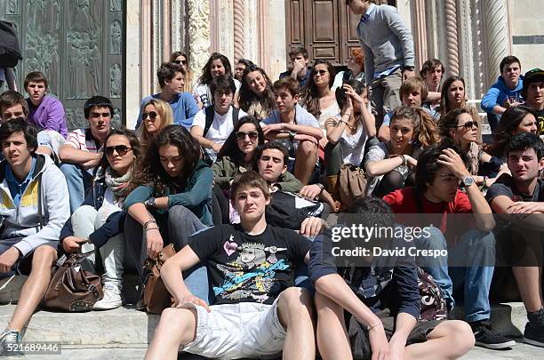 turistas adolescente - field trip imagens e fotografias de stock