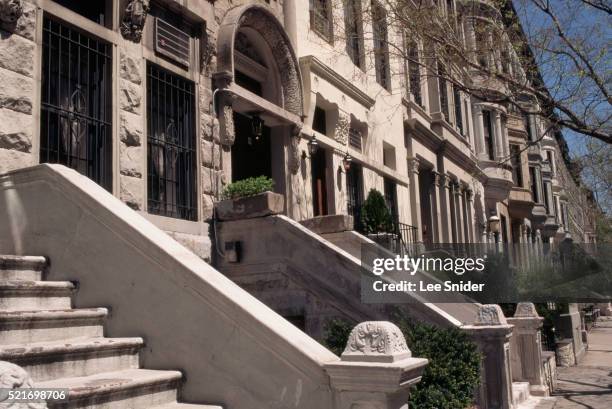 upper west side town houses - luxury new york apartment stock pictures, royalty-free photos & images