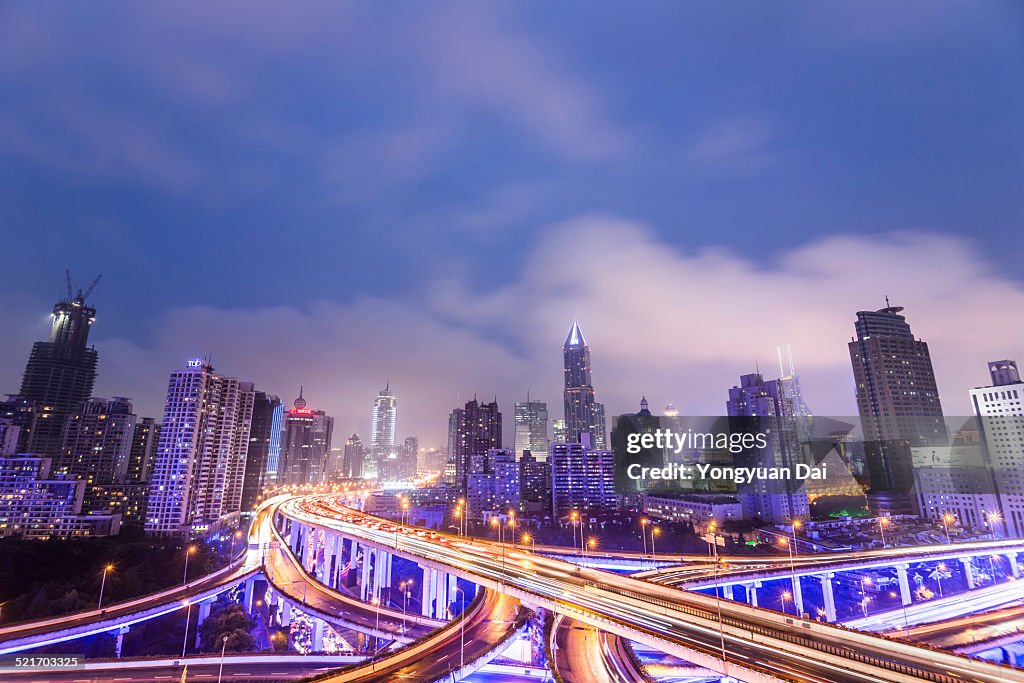 Shanghai Highway bei Nacht