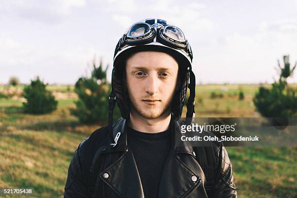 Homem com capacete