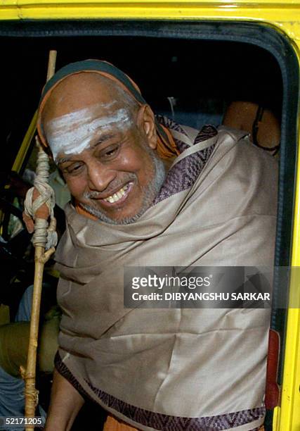 Indian Hindu religious leader Jayendra Saraswathi arrives at a court in Kanchipuram, some 80kms southwest of Madras, 10 February 2005. Hindu pontiff...