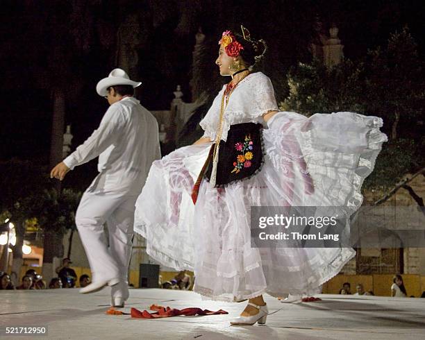 folk dancers performing in traditional costume, veracruz, mexico - veracruz stock pictures, royalty-free photos & images