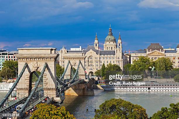 chain bridge in budapest - hungria - fotografias e filmes do acervo