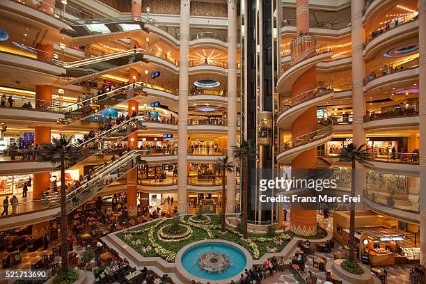 nasr city shopping mall in cairo - shoppingcenter stock-fotos und bilder
