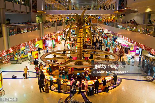 airport check-in at dubai international airport - dubai international airport stock pictures, royalty-free photos & images