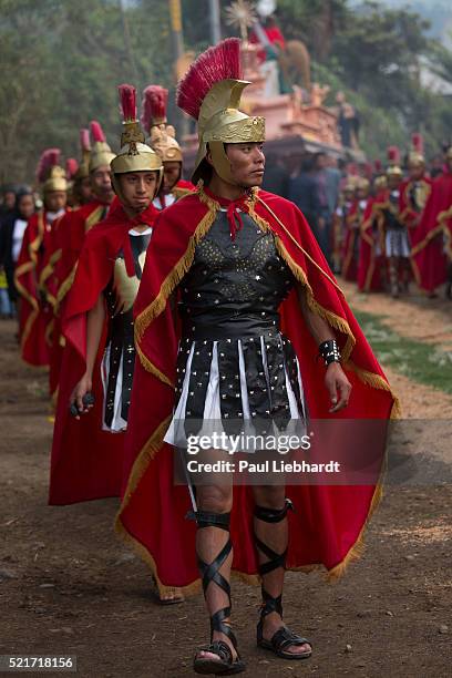 easter procession in guatemala - centurion photos et images de collection