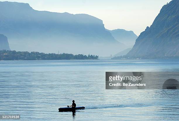 kayaker on lake como - bellagio stock-fotos und bilder