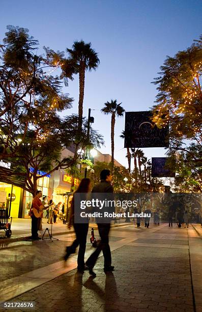 couple strolling on third street promenade in santa monica - third street promenade stock pictures, royalty-free photos & images