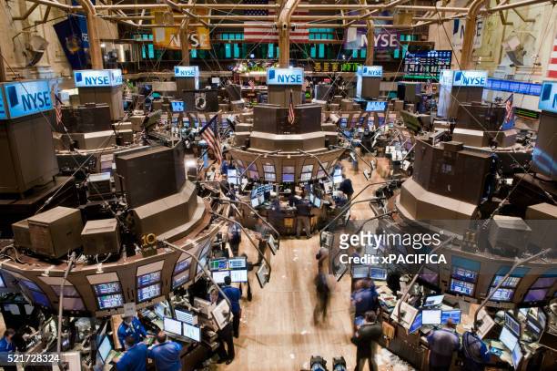 the new york stock exchange. - wall street photos et images de collection