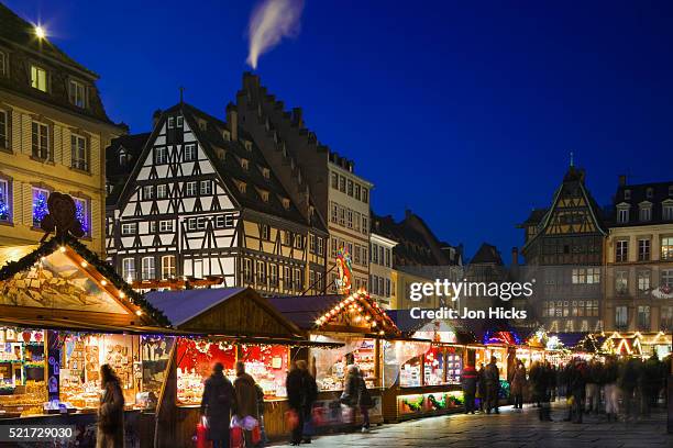 christmas market in strasbourg - marché de noël photos et images de collection