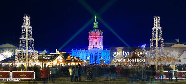 christmas market at schloss charlottenburg - schloss charlottenburg stock-fotos und bilder