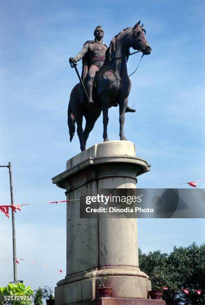 statue of major general sir thomas munro governor of madras chennai, tamil nadu, india - thomas munro stock pictures, royalty-free photos & images