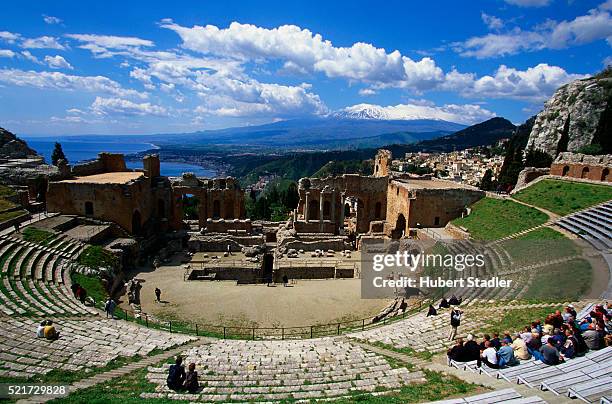 ruins of teatro greco di taormina - taormina 個照片及圖片檔