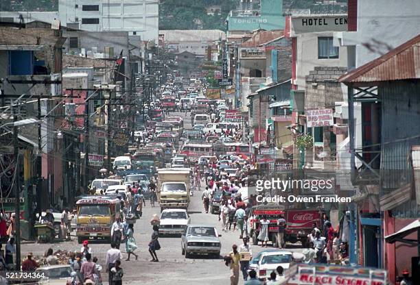 street in port au prince - haiti 個照片及圖片檔
