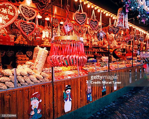 christmas market stall in frankfurt, germany - mercatini di natale foto e immagini stock