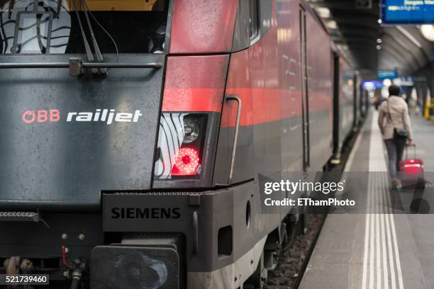 railjet intercity train at zurich main station - siemens stock pictures, royalty-free photos & images