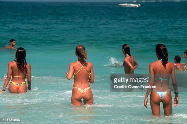 write flute Sparrow 8,148 1980s Swimwear Photos and Premium High Res Pictures - Getty Images