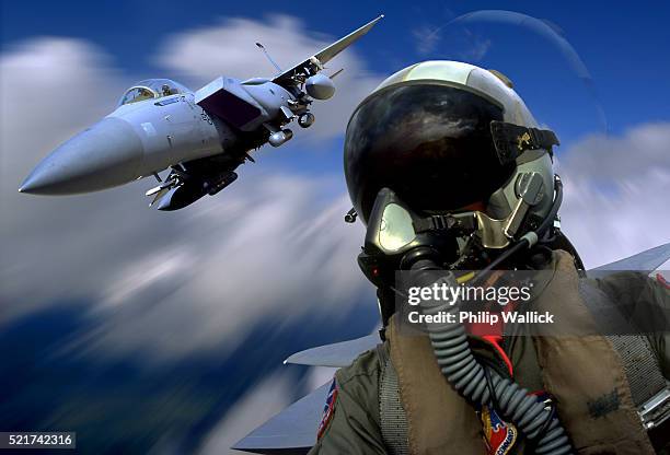 air force pilot and f-15 eagle - força-aérea-americana - fotografias e filmes do acervo