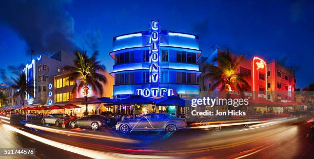 ocean drive at dusk - the colony hotel miami beach fotografías e imágenes de stock