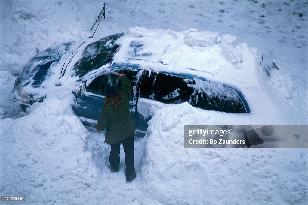 Digging Minivan Out of Snowdrift