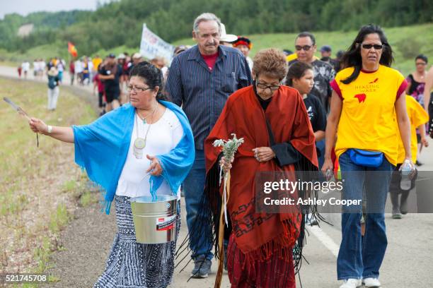 First Nations Protesting 1,338 Indigenous Canada Protest Stock Photos, High-Res Pictures, and ...