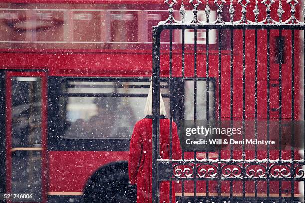 sentry at gate of buckingham palace in winter - buckingham palace gates stock pictures, royalty-free photos & images