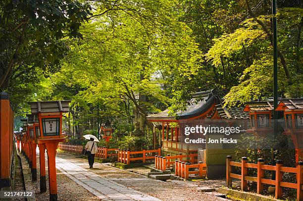 path through yasaka-jinja shrine - yasaka shrine stock pictures, royalty-free photos & images