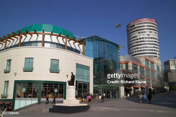 bull ring and public square in birmingham - centro comercial bull ring fotografías e imágenes de stock