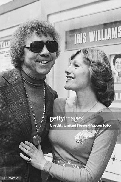 English singers Lennie Peters and Dianne Lee of pop duo Peters and Lee posed together in London on 2nd April 1980.