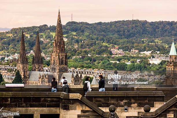 panorama view on st mary's cathedral from edinburgh castle. - edinburgh castle people stock pictures, royalty-free photos & images