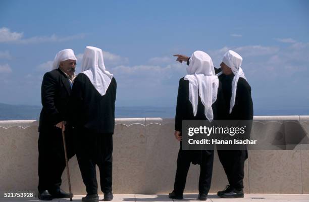 druze pilgrims - drusen glaube stock-fotos und bilder