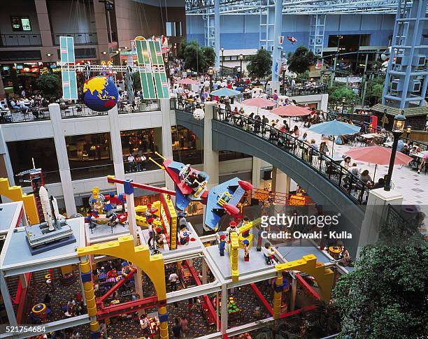 interior of mall of america - mall of america imagens e fotografias de stock