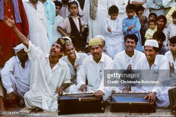 pakistan, punjab, multan, mausoleum of rukn-i-alam, qawali musicians - sufi stock pictures, royalty-free photos & images