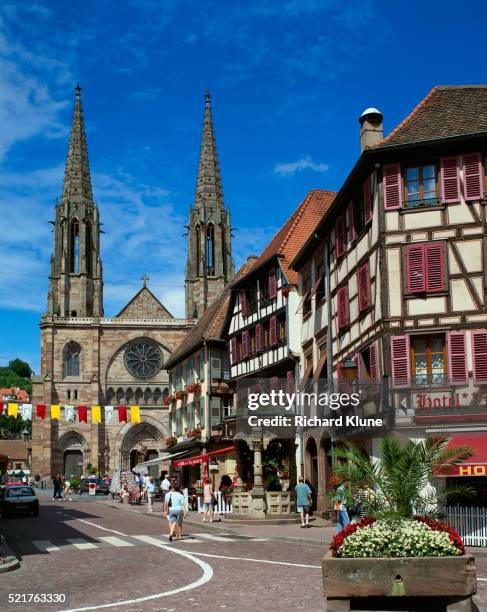 church and half-timber buildings in obernai - obernai stockfoto's en -beelden