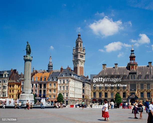 place du general de gaulle in lille - france lille stockfoto's en -beelden