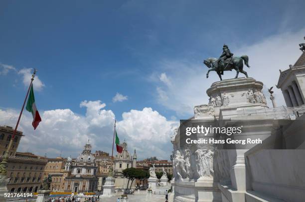 horseman-statue monument to vittorio emanuele ii. - altare della patria stock pictures, royalty-free photos & images
