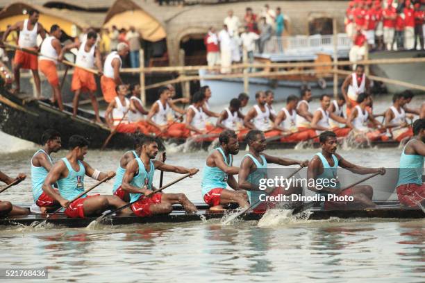 snake boat race on punnamada lake, alleppey, alappuzha, kerala, india - kerala snake boat stock pictures, royalty-free photos & images