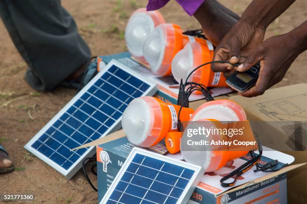 solar lights being used in a malawian flood refugee camp. - evacuatiekamp stockfoto's en -beelden