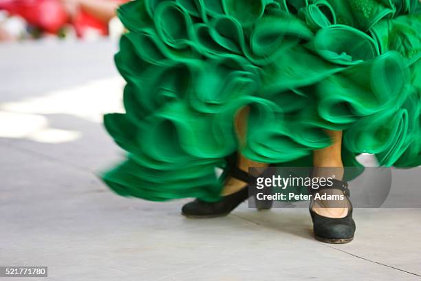 flamenco dancer in green dress - flamencos fotografías e imágenes de stock
