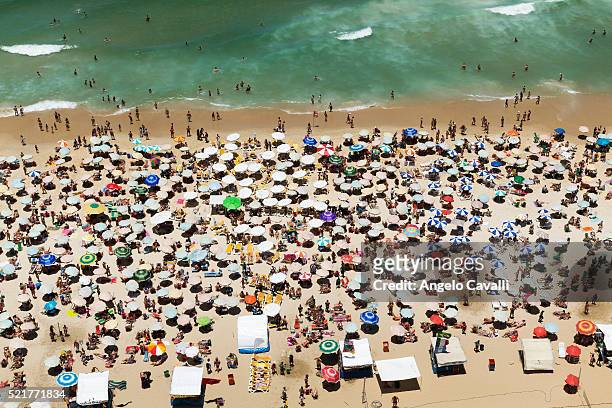 aerial view of crowded beach of ipanema, rio de janeiro, brazil - huddle fotografías e imágenes de stock