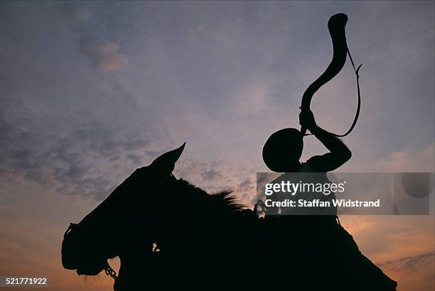 vaqueiro blowing horn - pantanal stock-fotos und bilder