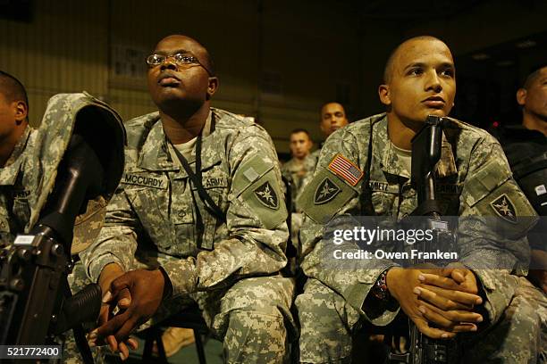 american soldiers watching uso show - iraq tikrit stock pictures, royalty-free photos & images